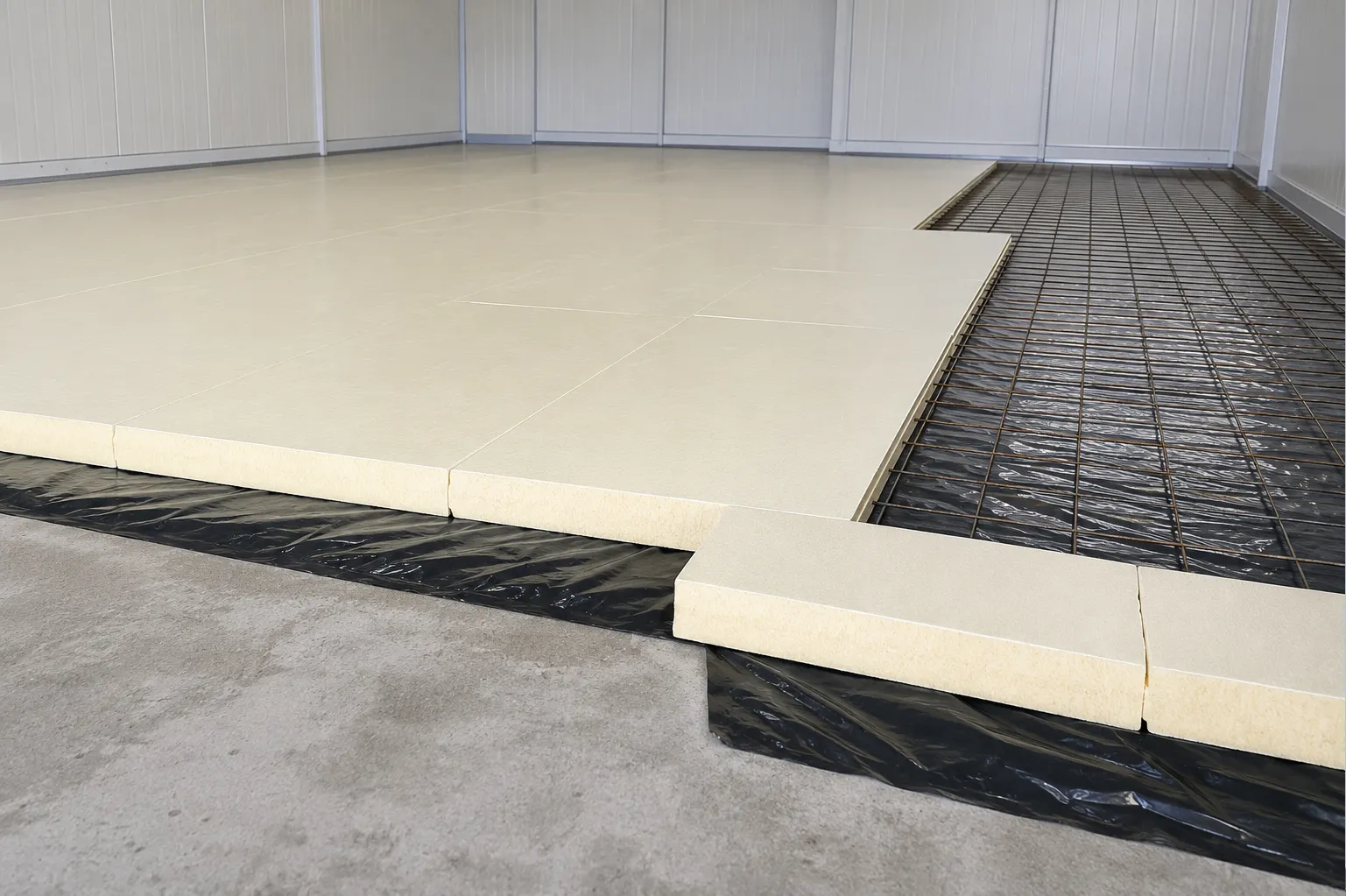 Isolamento térmico de piso para ambiente frigorífico